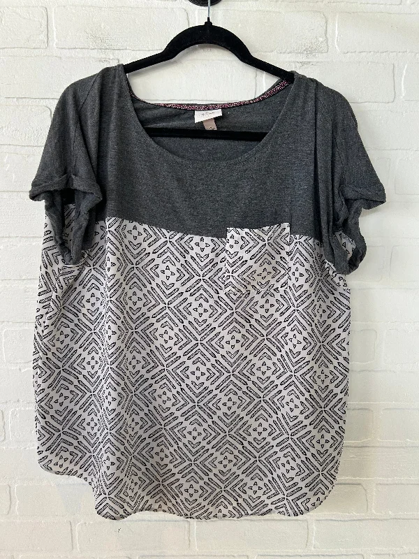 Top Short Sleeve By Knox Rose In Cream & Grey, Size: L