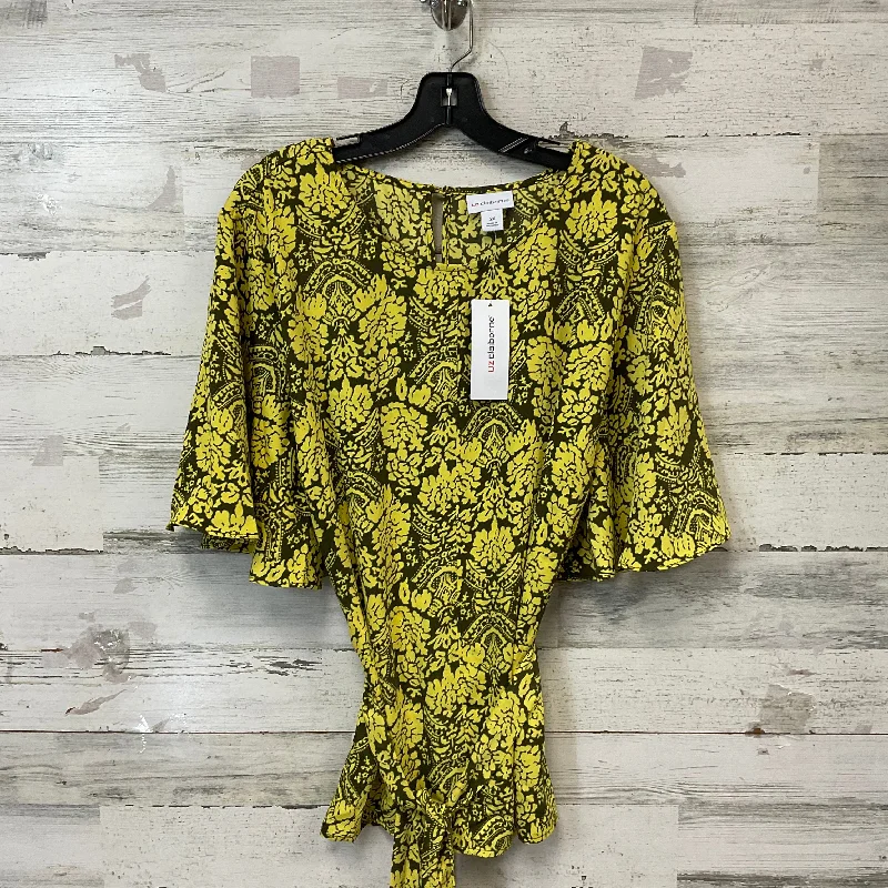 Top Short Sleeve By Liz Claiborne In Yellow, Size: 2x