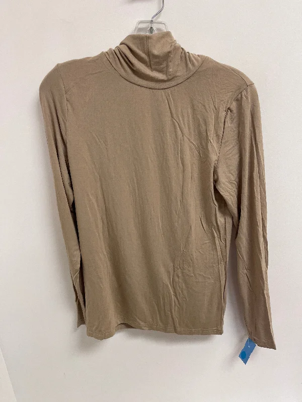 Top Long Sleeve By Clothes Mentor In Cream, Size: M